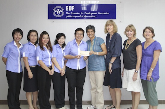 在タイアメリカ婦人協会が321口の奨学金をご支援
